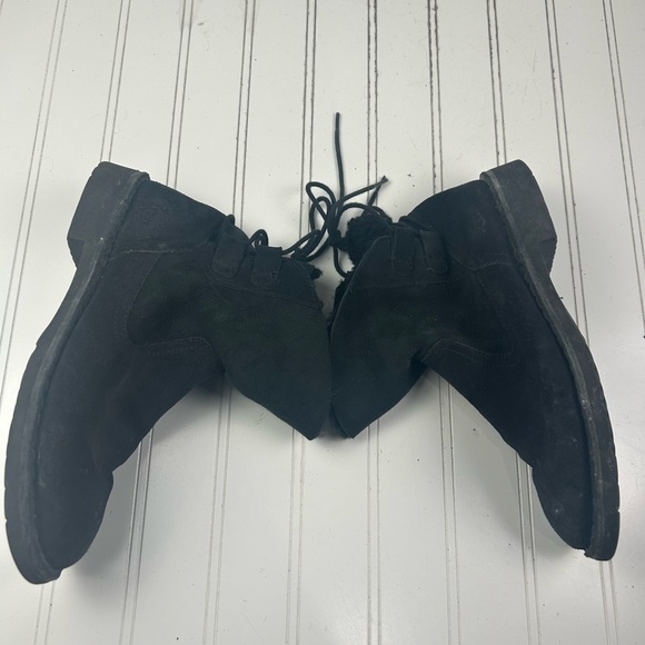 Ugg Women’s Black Suede Shearling Ankle Boots Size 7 - Picture 8 of 15